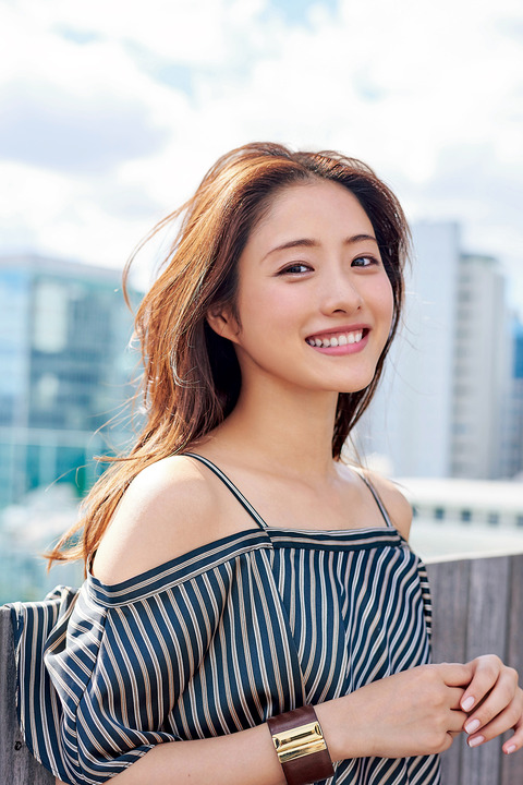 【日藝】石原里美為主演新劇穿露肩裝上週刊封面 | 劍心.回憶